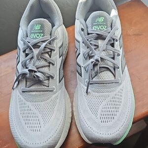 New Balance EvoZ Light Gray Sneakers with Green Accents Size 14
